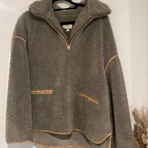 Tuckernuck women’s pullover jacket - small - great condition- quarter zip